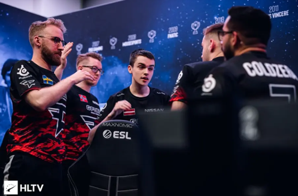 她首次打入 她首次打入