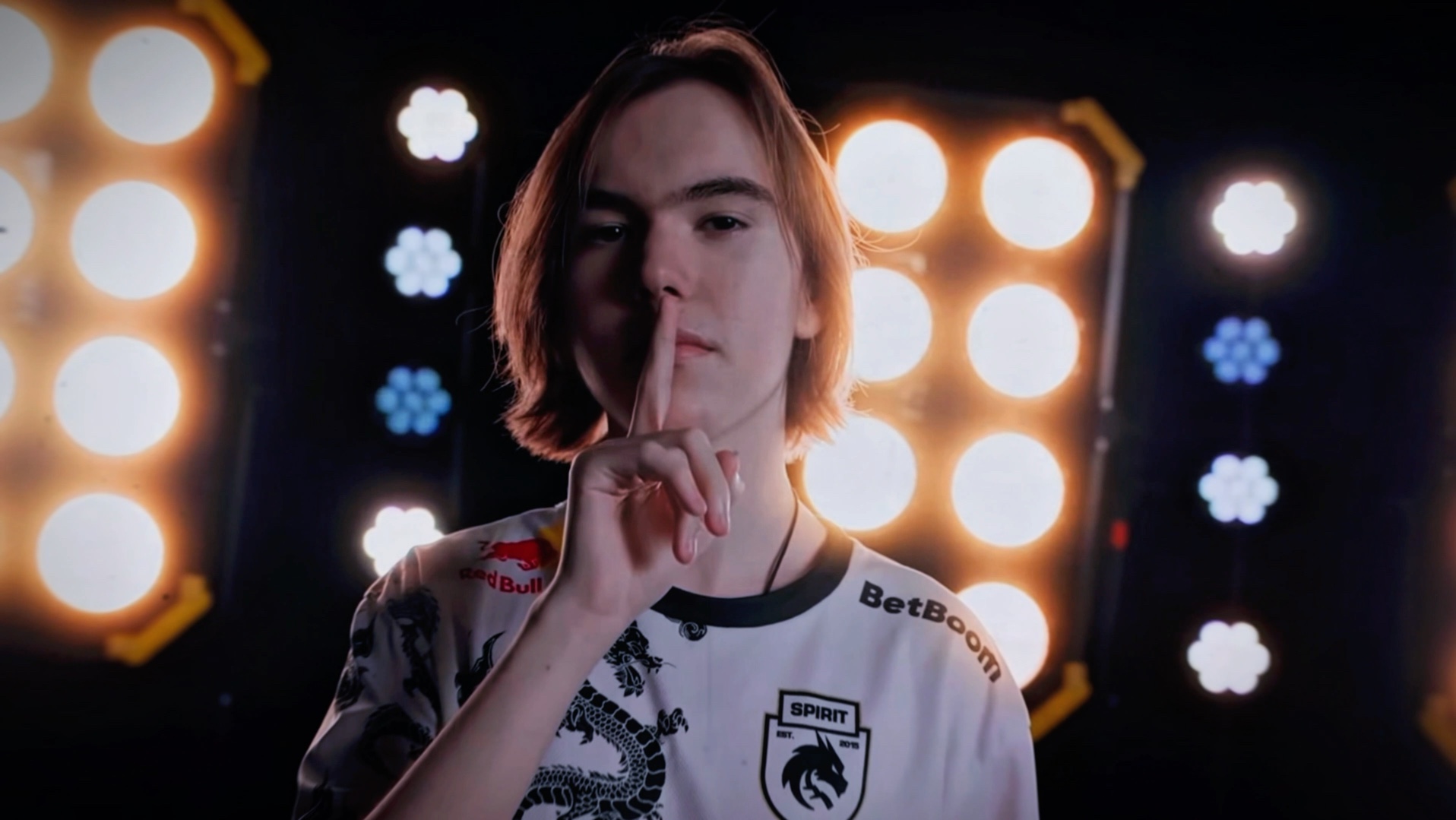 博弈论“动态博弈”应用:随着筹码量的变化,你的博弈风险偏好应该如何进行非线性调整?(从动态博弈看筹码变化:风险偏好的非线性调节之道)