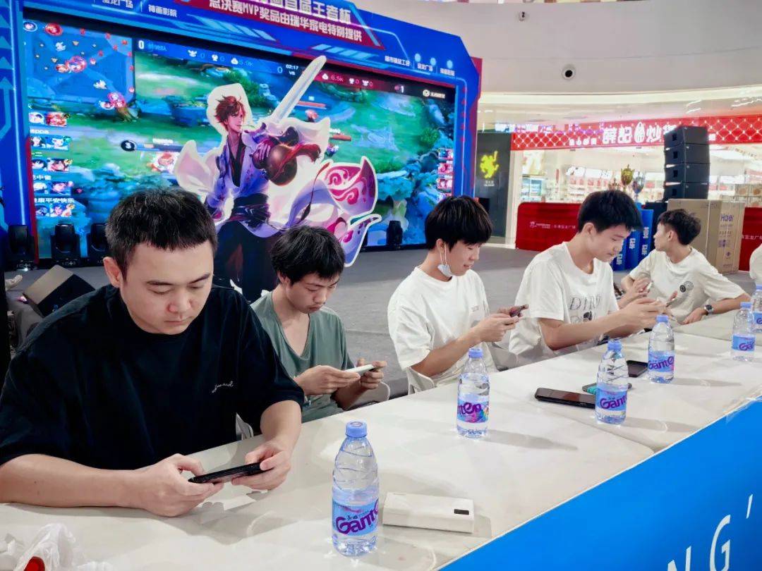 围绕这一主 围绕这一主